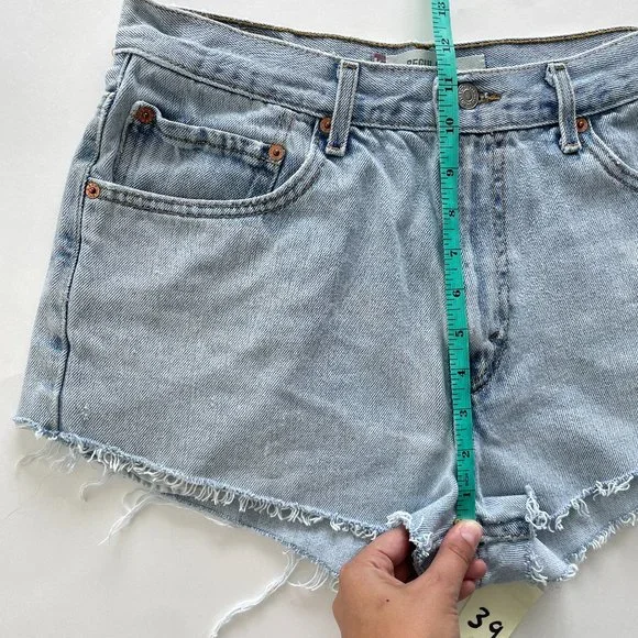 Vintage Levi's 505 high waist denim cutoff short light wash - Picture 7 of 11